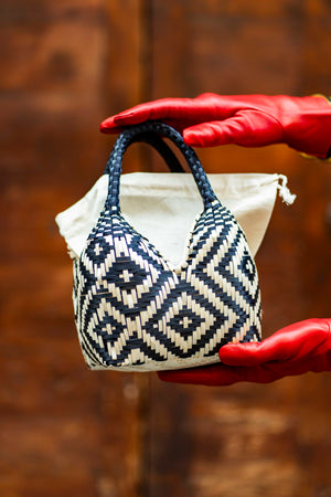 Bolso de Palma Natural Tetera ( Negro-Negro) - Mamen Aceña Bolso de Palma Natural Tetera ( Negro-Negro) - Mamen Aceña