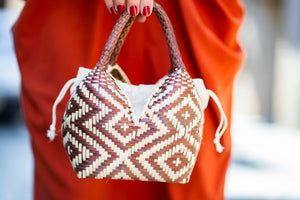 Bolso de Palma Natural Tetera ( Marron-Natural) - Mamen Aceña Bolso de Palma Natural Tetera ( Marron-Natural) - Mamen Aceña
