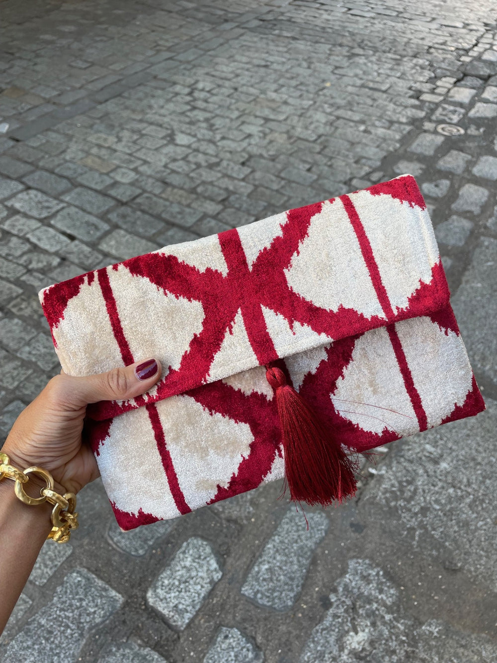 Cartera Ikat Duchess Cake