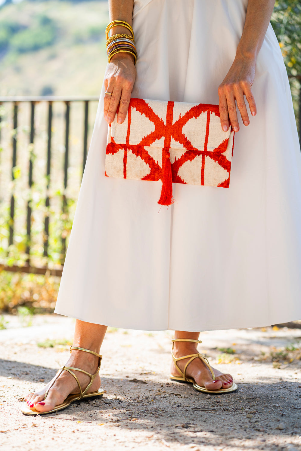 Cartera Ikat Duchess Cake