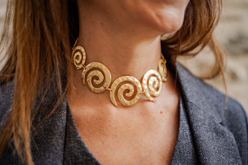 Choker-Collar Swirl